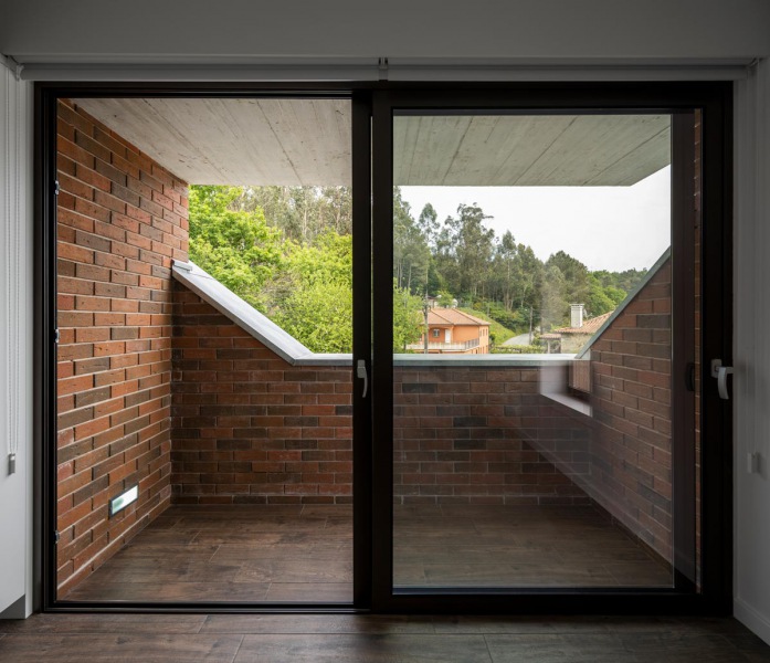 Moradia Box em Paredes de Coura do Arquitecto Tiago Sousa e fotografia de Ivo Tavares Studio