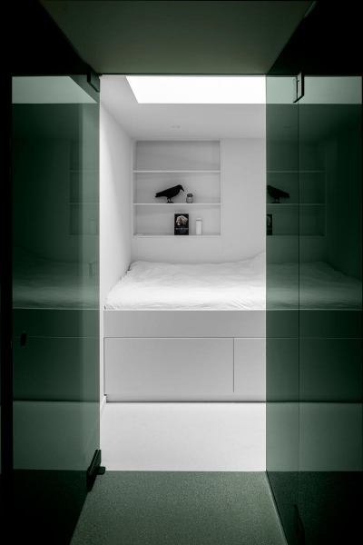 117_HR-16-Canal-House_Amsterdam_i29_Guest-House-Bathroom