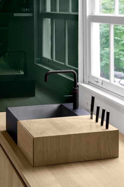 117_HR-17-Canal-House_Amsterdam_i29_Kitchen-Quooker