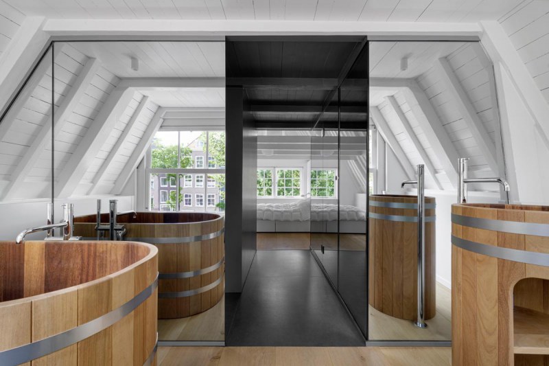 117_HR-50-Canal-House_Amsterdam_i29_Mirror-Glass-Bathroom