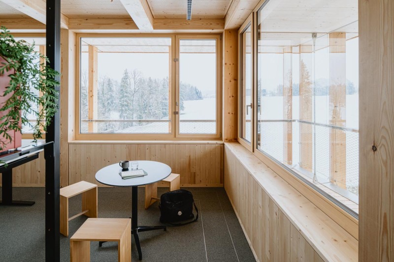 Buroarbeitsplatze-Stammhaus-Erlenhof_1_cmyk