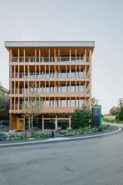 Stammhaus-fertiger-Bau-Aussenansicht-7_cmyk