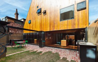 Ein ganz schmales  Haus