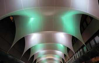 Straßenüberdachung