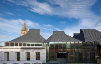 Bildung hinter Blech